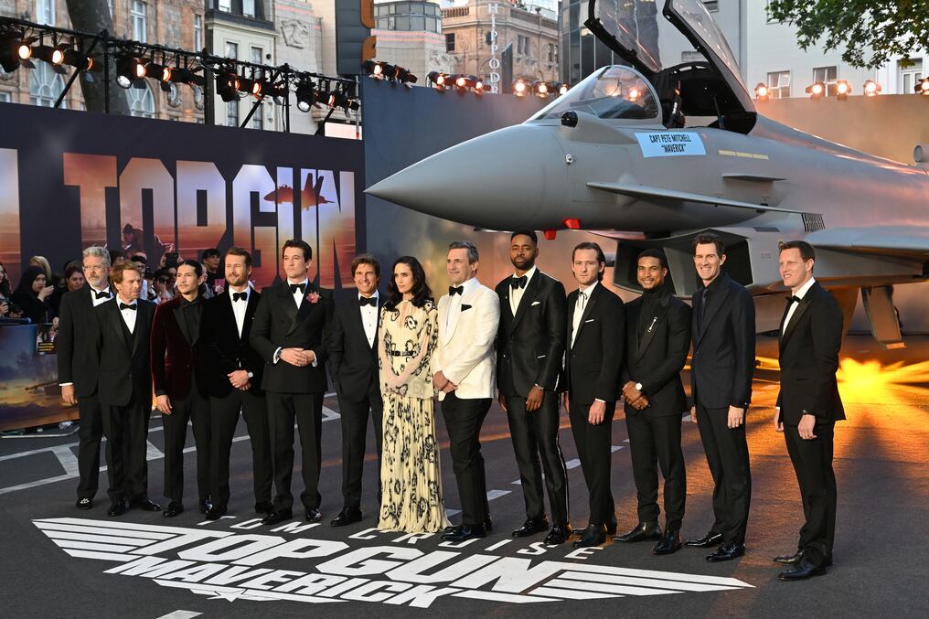 Todo el elenco de “Top Gun: Maverick”, la secuela de la película que vio la luz luego de 36 años de la primera entrega. Podrá verse en todas las salas del mundo desde el 27 de mayo. (foto: AFP)