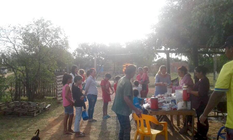 Por mucho tiempo Mirella cocinó en las famosas ollas populares y fue propulsora de uno de los almuerzos solidarios más grandes de Limpio, pero un tiempo después tuvo que dejar porque el dolor se volvió una constante al igual que los ataques de asma. Foto: Archivo.