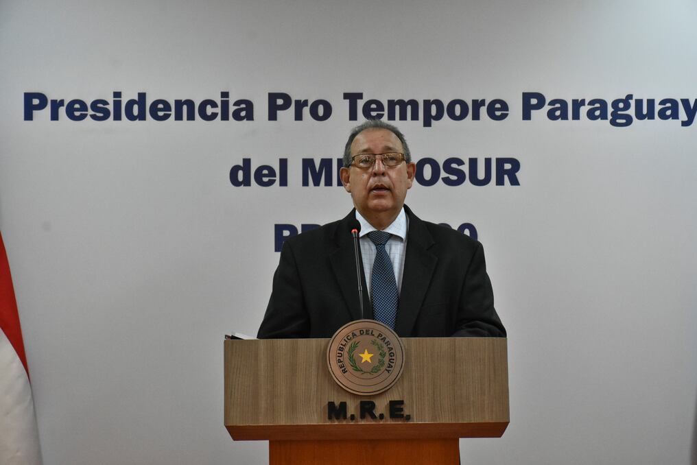 El viceministro de Relaciones Económicas e Integración, Didier Olmendo, informó acerca de las tareas que inician hoy en el marco de la 56ª Cumbre del Mercosur. Foto: Gentileza.