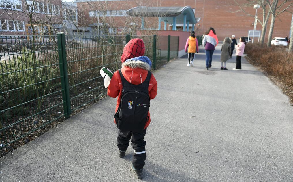 Los estudios han confirmado desde el comienzo de la pandemia es que los niños tienen un riesgo bajo de enfermarse gravemente. Foto: AFP.