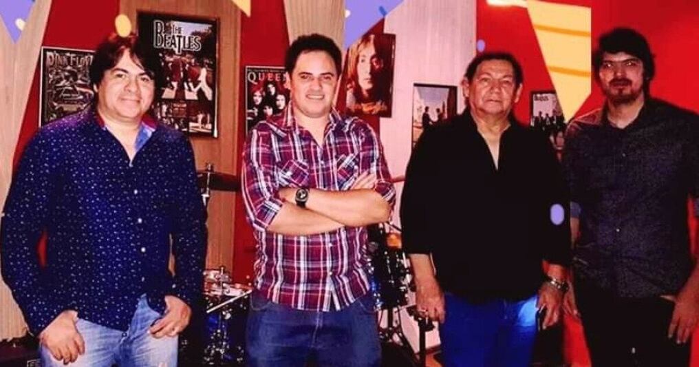 BÚFFALOS. Félix Mendieta (primera guitarra y voz); Rubén Pasmor (segunda guitarra y voz); César Almirón (batería), y Marcelo Maldonado (bajo).