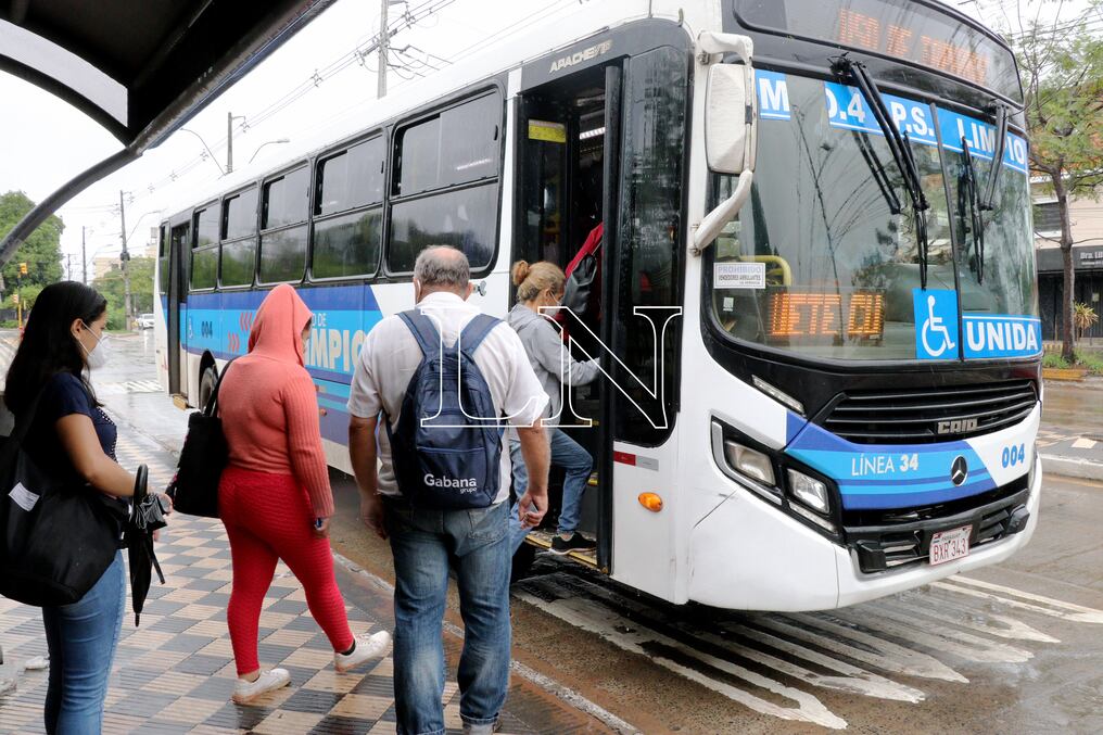 El presidente del Centro de Empresarios de Transporte del Área Metropolitana, César Ruiz Díaz, mencionó que no habrá suba de pasaje. Foto: Pánfilo Leguizamón.