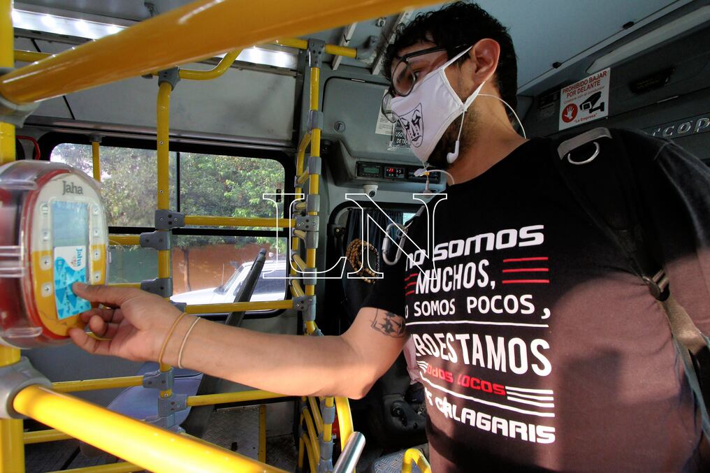El viceministro de Transporte, Pedro Britos, anunció que finalmente el billetaje electrónico iniciará el 1 de febrero. Foto: Christian Meza.