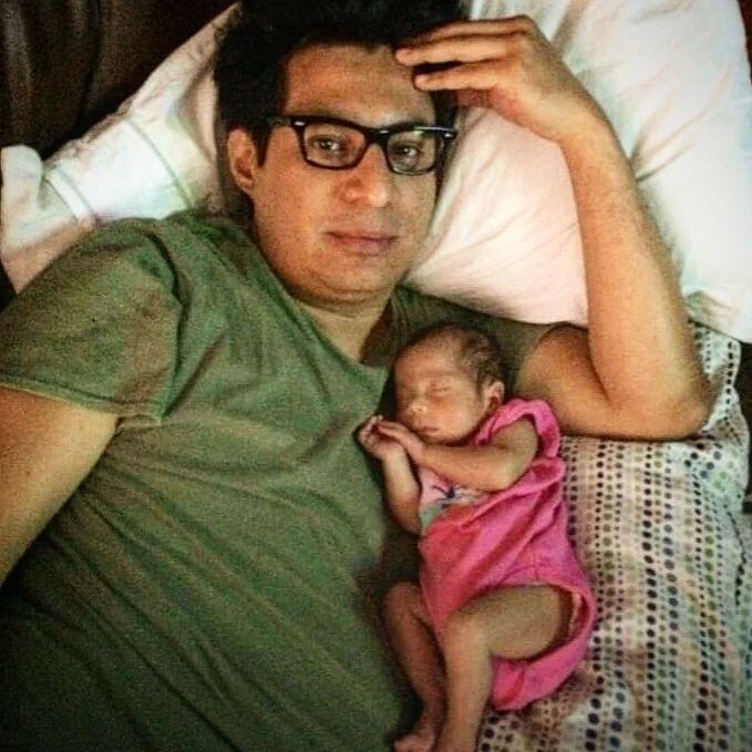 Clari Arias también compartió un mensaje junto con una foto de su hija cuando era bebé. Foto: Gentileza.