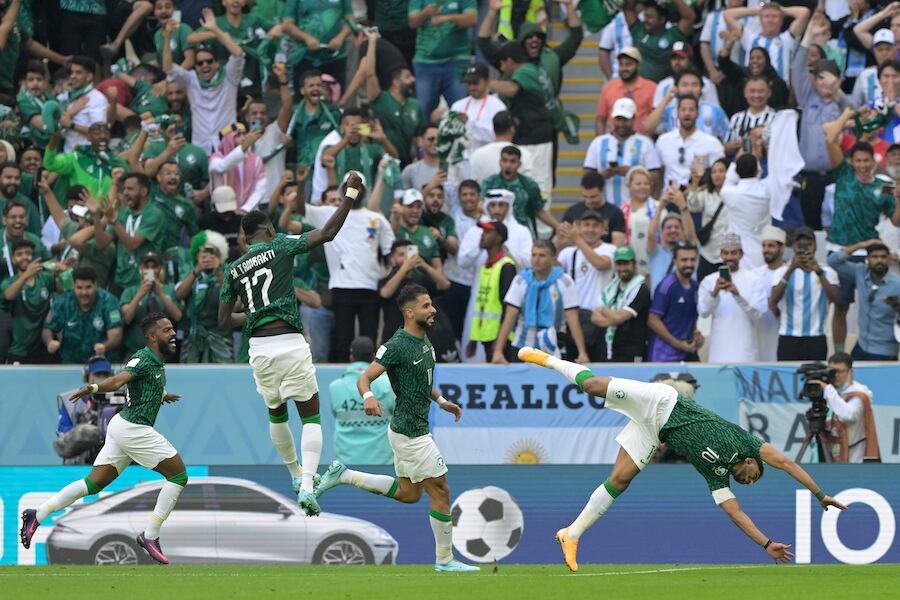 Salem Al-Dawsari ya marcó el gol, el segundo que hizo delirar a los
jugadores de Arabia Saudita.FOTO:AFP
