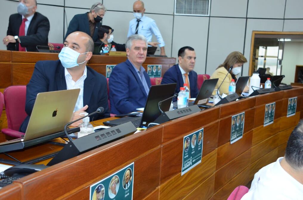 Oficialistas lograron evitar que el Congreso ejerza un control sobre los fondos de los saldos de caja del Fonacide y FEEI. Foto: Gentileza.