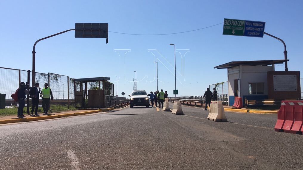 Hasta la segunda jornada, este miércoles, desde la reapertura del paso fronterizo entre Encarnación y Posadas se registra muy poco movimiento migratorio. Foto: GEN/970 AM.