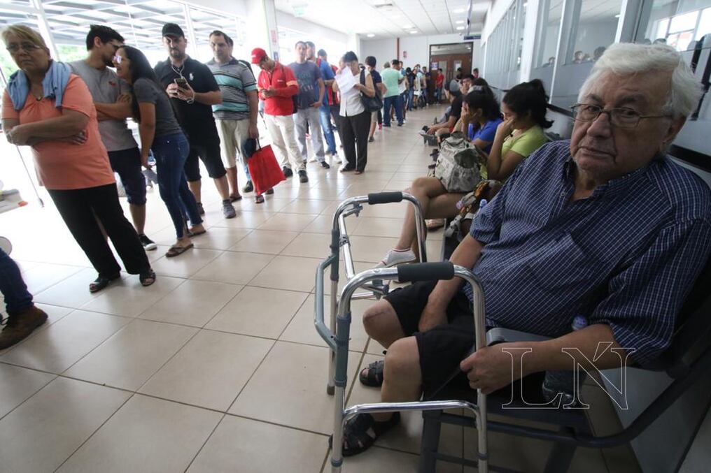 Desde la Asociación Paraguaya de Personas con Artritis Reumatoidea y Afines (Appara) rechazan totalmente esta medida. “Los pacientes la consideramos discriminatoria e inhumana”, aclaran en un comunicado. Foto: Pánfilo Leguizamón.