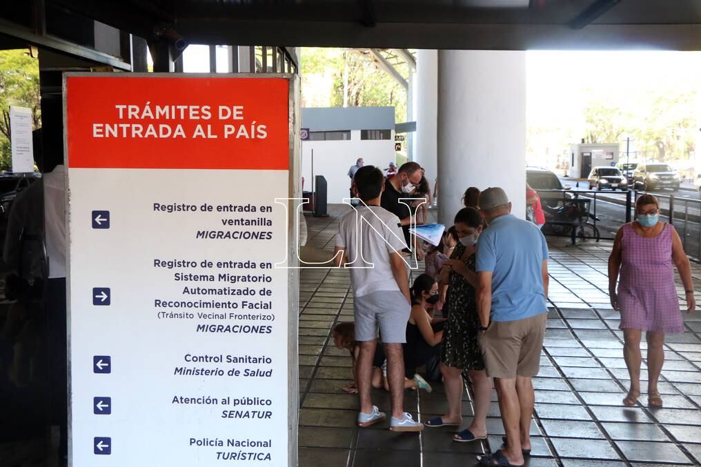 Entre los primeros aspectos citaron que deben registrar el ingreso y salida del país ante Migraciones Paraguay, esto tanto para nacionales, extranjeros residentes y extranjeros no residentes en el país. Foto: Dolly Galeano.