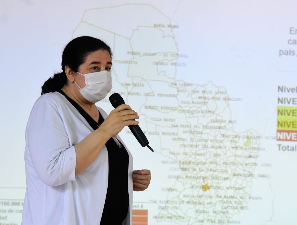 La doctora Sandra Irala, directora interina de Vigilancia de la Salud, reiteró que la vacuna es la mejor protección contra el COVID-19. Foto: Gentileza.