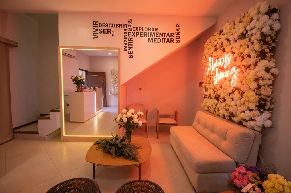 Una experiencia de cuidado personal y relajación completa. Los spas ya no son sinónimos solamente de masajes y cuidados corporales, han integrado a sus servicios: peluquería, manicura, pedicura, para que lo encuentres todo en un lugar. Foto: Hebe Beauty Spa.