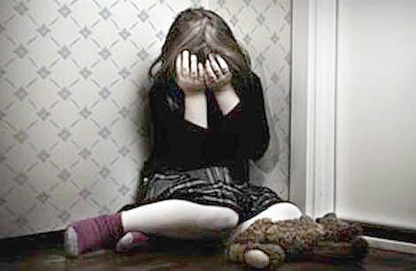 El servicio Fono Ayuda 147, durante el mes de febrero, recibió 110 llamadas que reportaron abuso sexual hacia niñas, niños o adolescentes, 29 de ellas denunciando explotación sexual. Foto: Ilustrativa.