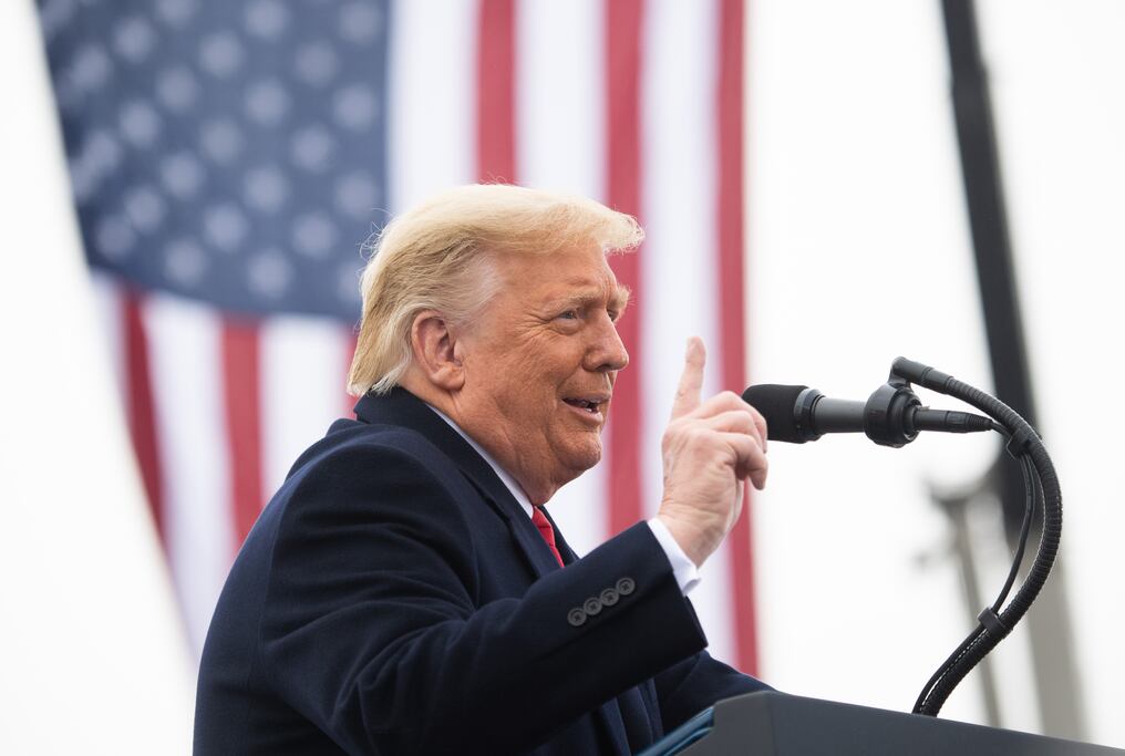 El mandatario estadounidense Donald Trump se proclamó ganador y denunció un fraude sin presentar pruebas. Foto: AFP.