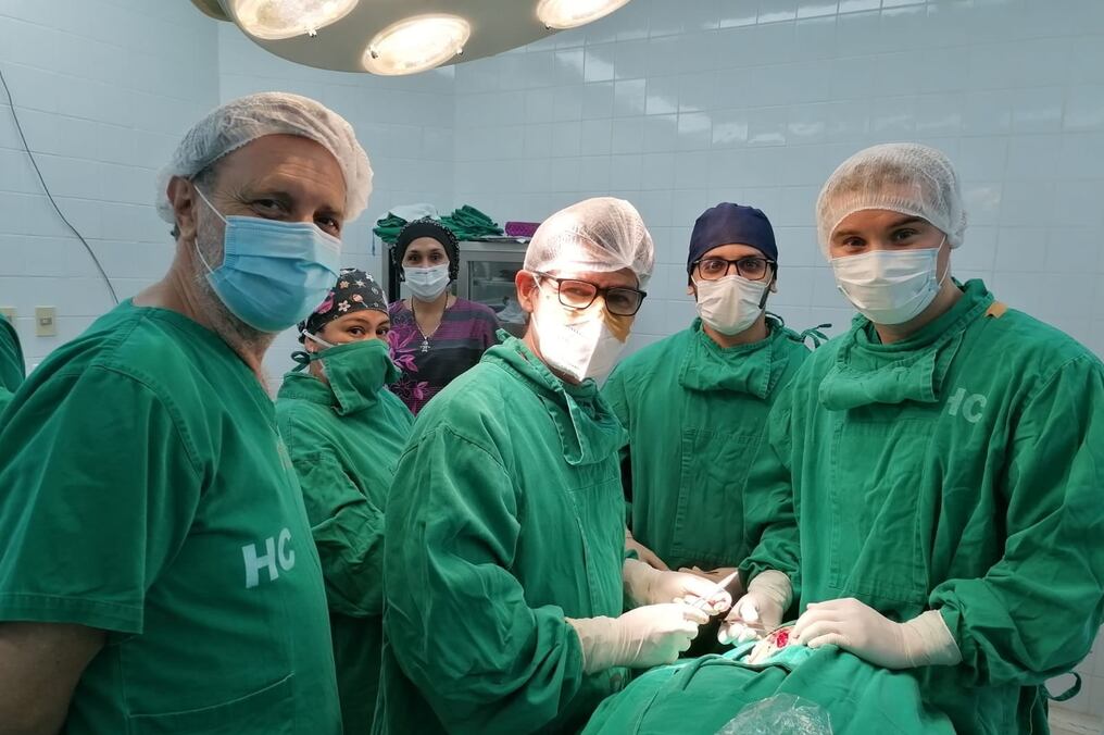 En la ocasión fue beneficiada una paciente de 9 años de edad, con diagnóstico de pérdida auditiva profunda bilateral que presentaba unos restos auditivos. Foto: Gentileza.