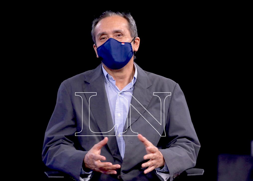 Eusebio Ramón Ayala, senador del PLRA, espera que el sistema de vacunación, el cronograma, los beneficiarios sean claramente especificados. Foto: Eduardo Velázquez.