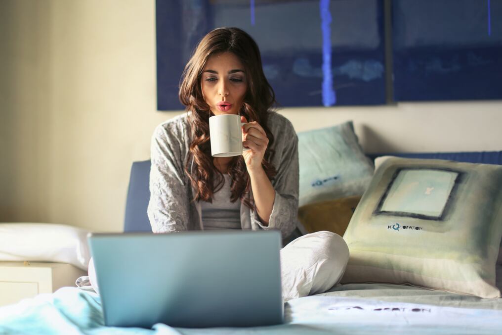 Una taza de café en la rutina matutina puede impactar en la digestión, el estrés y el equilibrio hormonal. Foto: Ilustrativa