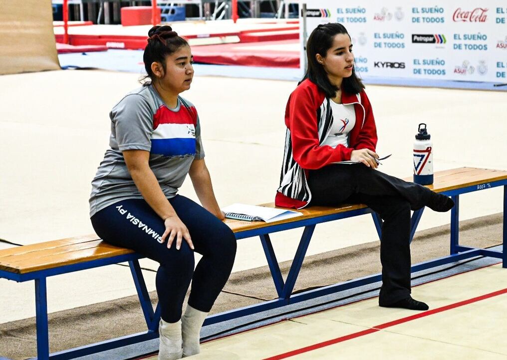 Margarita Flores y Thiara Chávez se encargaron de la evaluación trimestral. Foto: Gentileza
