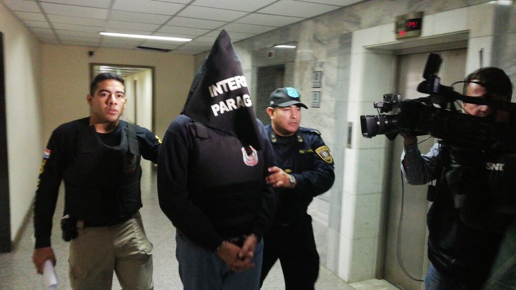 Los jueces Raúl Florentín y Clara Ruíz Díaz decretaron la prisión del exbanquero José Peirano, quien estará privado de libertad en el Departamento Judicial de la Policía Nacional. Foto: Aldo Insfrán