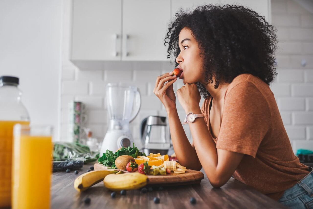 Cenar fruta: ¿engorda o adelgaza?