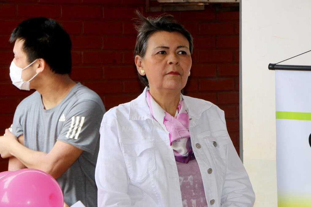 Leonarda Arévalos, presidente de la  Asociación de Pacientes de Oncología del Hospital Regional de Ciudad del Este, El doble turno y espacio en quirófanos son dos de varios reclamos. Foto: Gustavo Arévalos. 