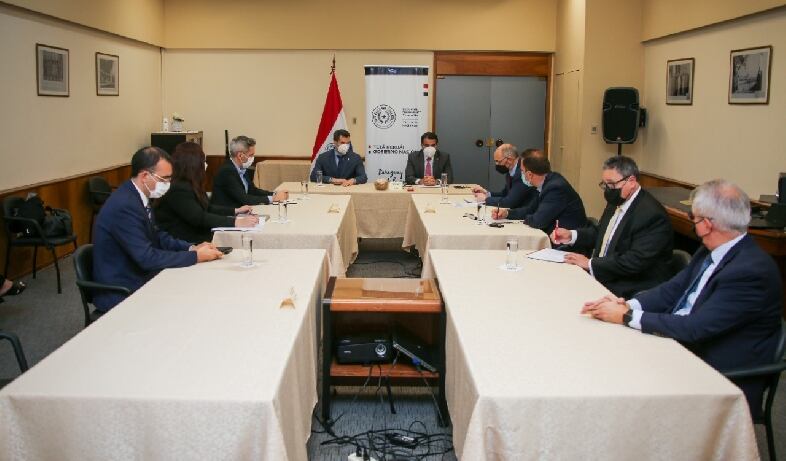 Autoridades paraguayas se reunieron ayer con una Misión del FMI. Foto Gentileza.