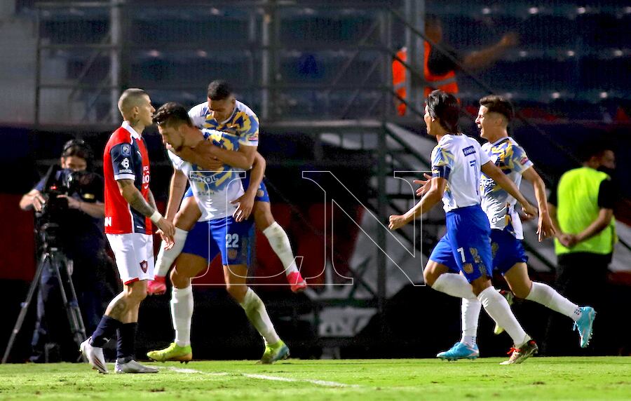 Enrique Borja se desquitó tras fallar el penal y marcó para darle el triunfo a Luqueño.FOTO:JORGE JARA