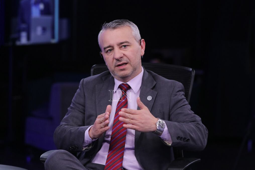 El asesor político de Presidencia aseguró que el nuevo director interino de Itaipú perdió fuerza en la renegociación al dejar la Cancillería y ubicarse en el cuarto lugar. Foto: Eduardo Velázquez.