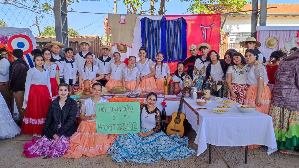Este lunes 22 de agosto se celebra el Día del Folclore y en varias instituciones educativas a nivel país vivieron una verdadera fiesta de la cultura paraguaya. Foto: Gentileza.