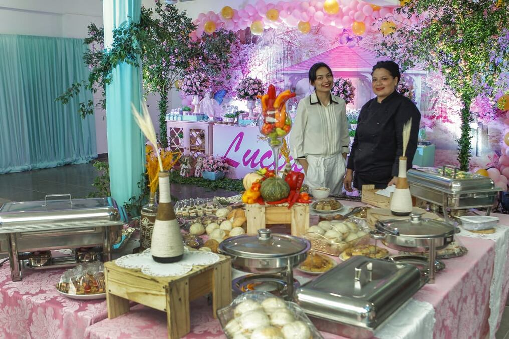 Lo que hace 13 años empezó con una pequeña parrilla y la venta de asaditos, logró consolidarse con servicios de catering. Foto: Gentileza.