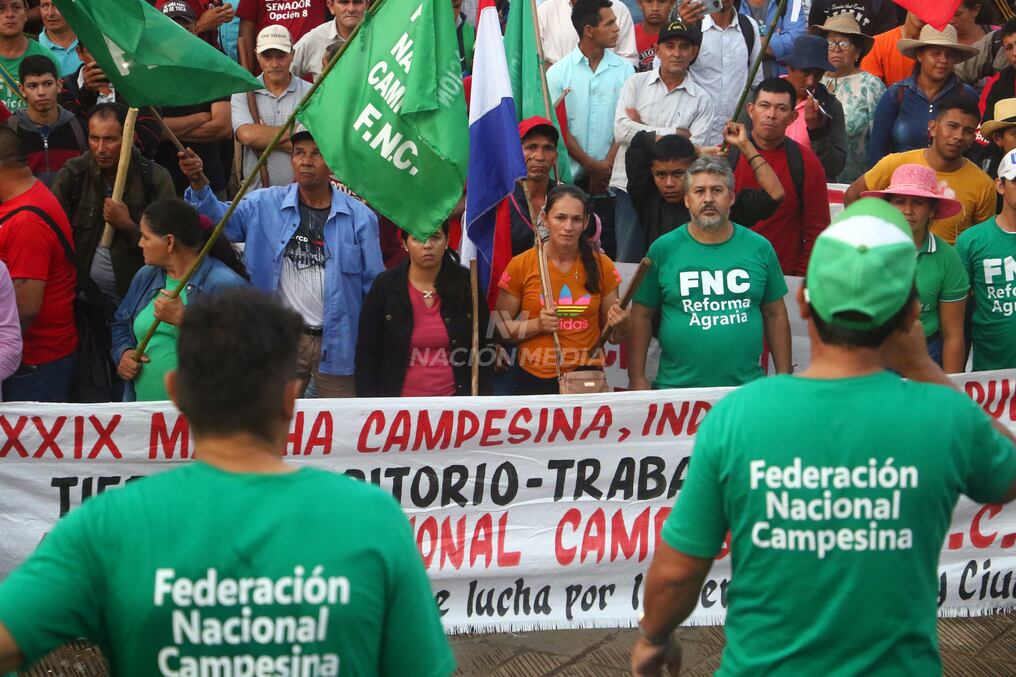 Los distintos grupos que integran la CNI se habían concentrado este lunes último en las calles del microcentro capitalino. Foto: Emilio Bazán. 