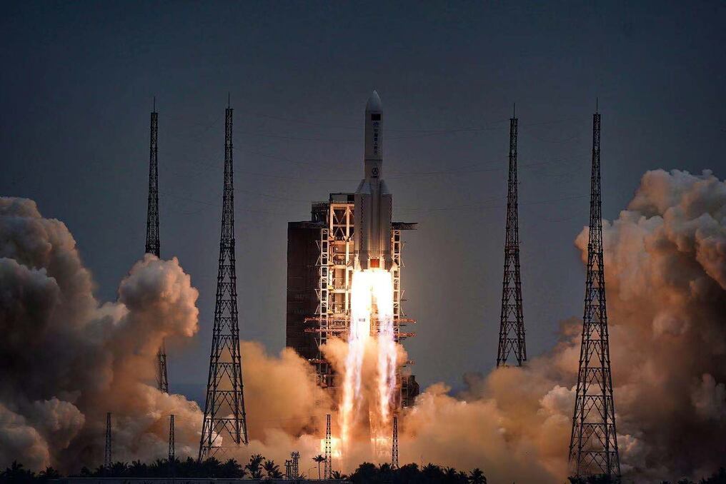 El Proyecto del Telescopio Virtual compartió una imagen de los restos del Long March 5B, cuyo reingresó a la atmósfera terrestre se prevé para este sábado. Foto: CGTN.