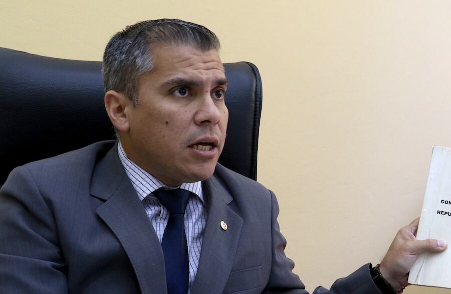 González mencionó que existe una ley del 2001 en la que se establece claramente que solo en dos etapas electorales se pueden realizar las elecciones, en este caso para la renovación de las autoridades partidarias. Foto: Archivo.