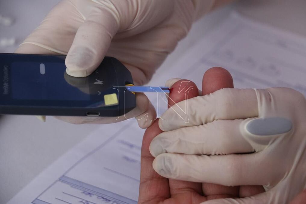 Para este estudio se utiliza la técnica parecida a la prueba de glucemia en el control del nivel de azúcar. Foto: Ilustrativa/Pánfilo Leguizamón.