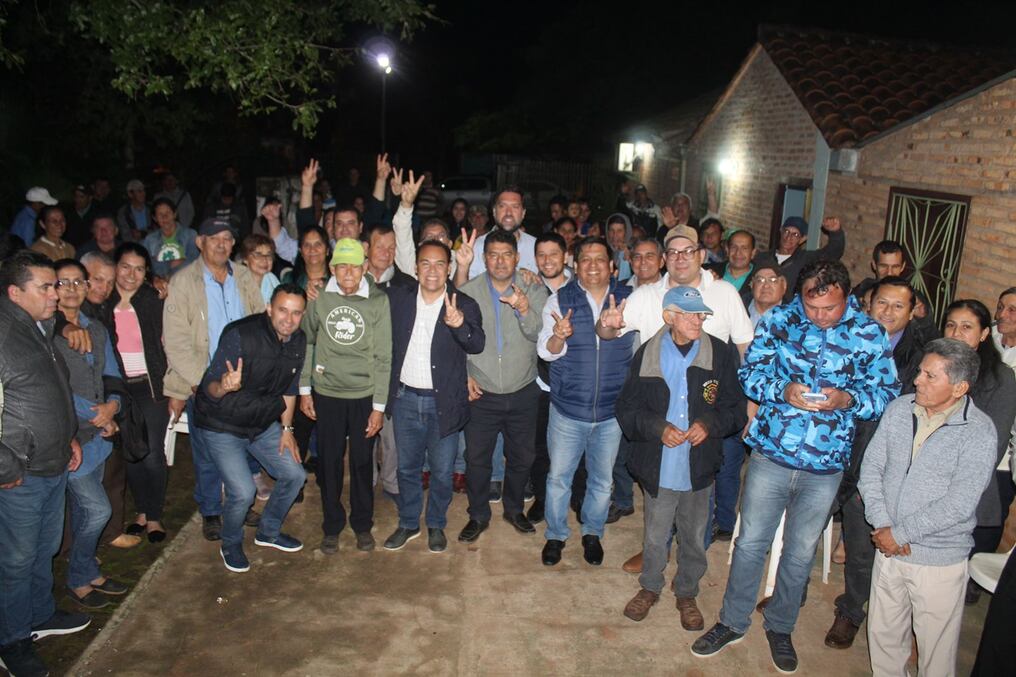 La dupla de médicos compartió sus propuestas electorales con los habitantes del segundo departamento y se comprometieron a priorizar el área de la salud. Foto: Gentileza.