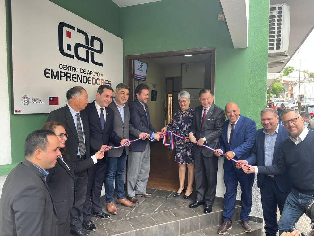 La Asociación de Micro, Pequeñas y Medianas Empresas (Asomipymes), el MIC y la embajada de la República de China (Taiwán) realizaron la inauguración del espacio. Foto: Gentileza.