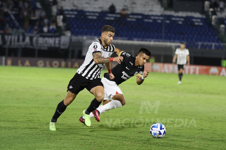El ofensivo liberteño Héctor “Tito”, en acción en el último juego ante Alianza Lima.FOTO:NÉSTOR SOTO