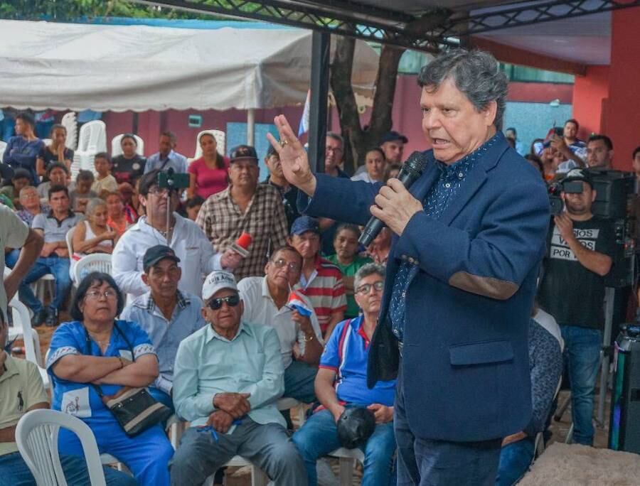 Euclides Acevedo, candidato a la Presidencia de la República, descartó renunciar a su postulación para concursar por el cargo de fiscal general del Estado. Foto: Gentileza.