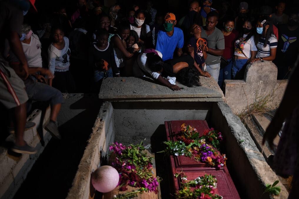 Su bote partió el 6 de diciembre con unas 30 personas hacia Trinidad y Tobago; la cifra de fallecidos, informó este jueves el fiscal general, asciende a 28. Foto: AFP.