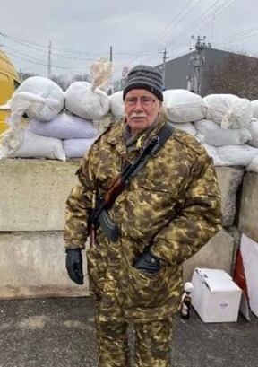 Giorgi Dzanghirian, de 83 años, expresidente de la Federación de Rugby de Ucrania, se unió al ejército ucraniano con el objetivo de defender a su país. Foto: Gentileza.