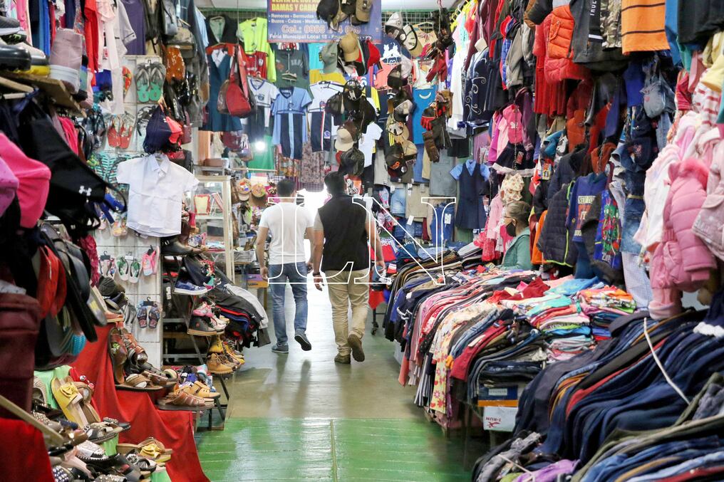 Son más de 3.000 trabajadores fronterizos que cerraron sus locales a causa de las múltiples deudas contraídas. Foto: Nadia Monges.