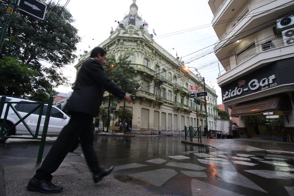 El Ministerio de Hacienda también desembolsó recursos provenientes de los impuestos para los gobiernos departamentales. Foto: Archivo.