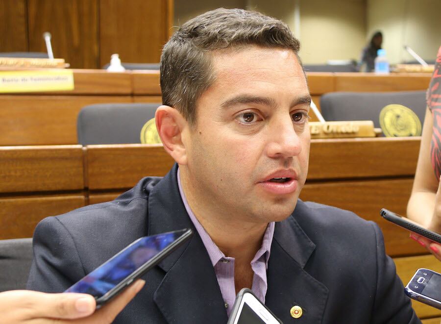 El diputado colorado Pedro Alliana manifestó que el liberal Efraín Alegre no tiene la altura moral para desempeñarse con transparencia, credibilidad y honestidad en el gobierno. Foto: Archivo.