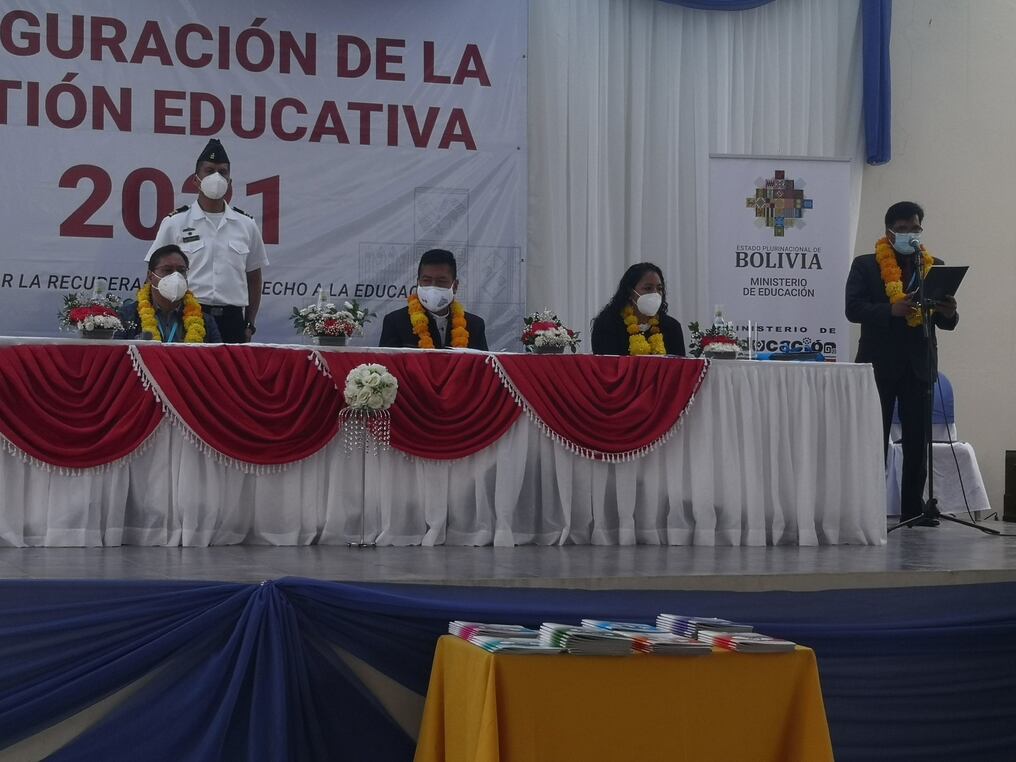 El año escolar arrancó este lunes en Bolivia sin clases presenciales, en medio del rechazo de las escuelas privadas e incertidumbre entre los padres. Foto: Twitter.