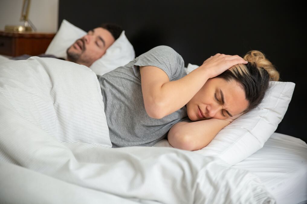 Estos hábitos te ayudarán a dejar de roncar