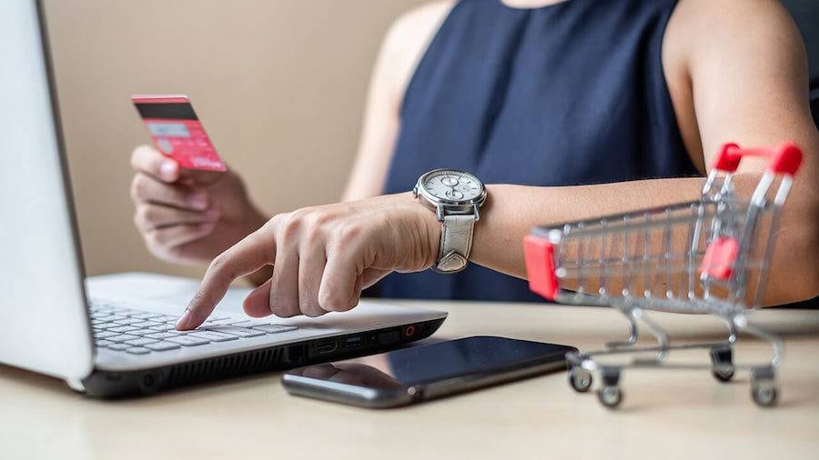 Prestar especial atención a las compras online realizadas, verificar las páginas y direcciones antes de realizar las transacciones. Foto: Archivo