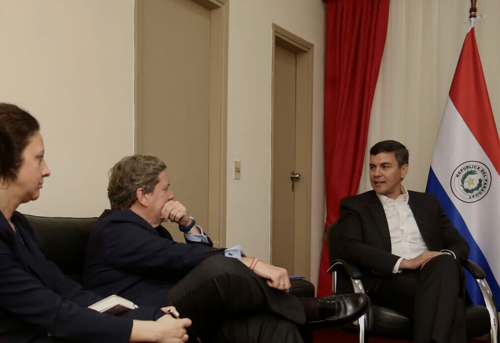 “Conversamos con observadores de la Unión Europea sobre el proceso electoral en nuestro país y de nuestros preparativos rumbo a una gran victoria", expresó el presidenciable. Foto: Gentileza.