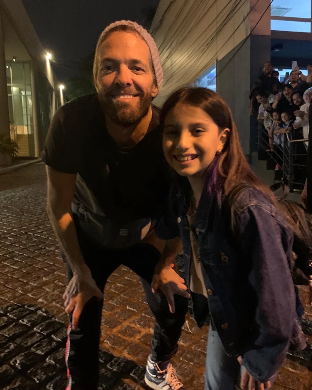 La pequeña cantante y baterista de 9 años Emma Sofía Peralta, conocida artísticamente como Emma Sofía, recordó este lunes el día en que cumplió su sueño al conocer a Taylor Hawkins. Foto: Gentileza.