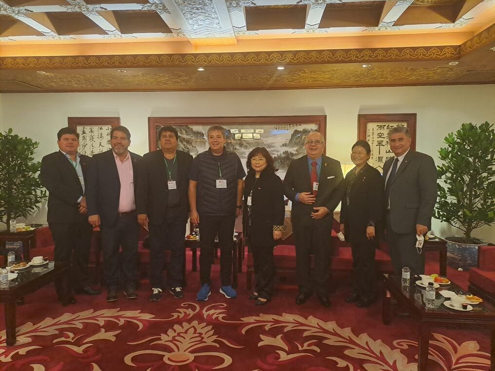 El embajador paraguayo ante el gobierno de la República de China (Taiwán), Carlos Fleitas, brindó un resumen de las actividades desarrolladas por los diputados durante la visita oficial a la isla. Foto: Gentileza.