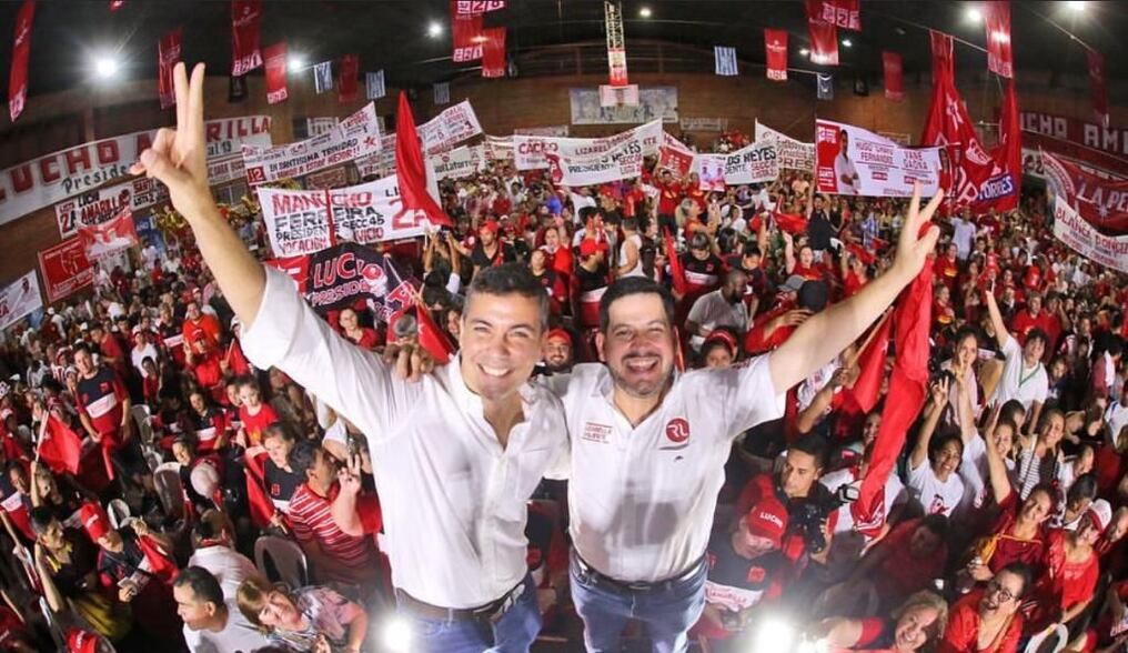 El aspirante presidencial de la Lista 1 Santiago Peña repunta su nivel de aceptación ante el electorado, pese a los ataques que en las últimas semanas recibió el Partido Colorado. Foto: Gentileza.
