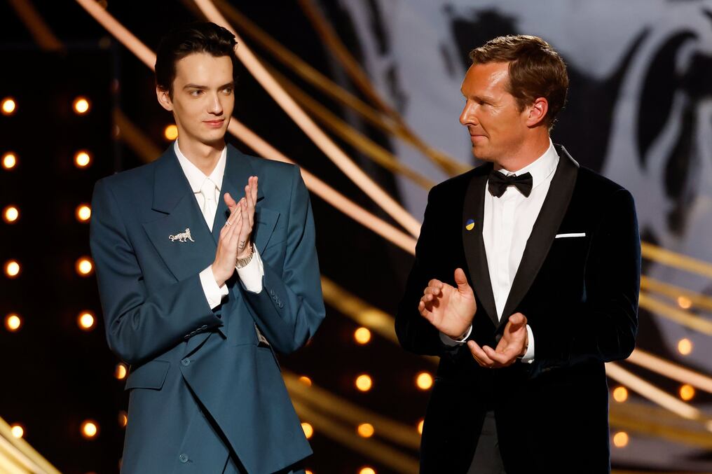 Kodi Smit-McPhee y Benedict Cumberbatch, del western de Jane Campion, que obtuvo dos de los trofeos más importantes. Foto: BAFTA.